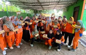 Wali Kota Metro Salurkan “Jumat Berkah” untuk Pasukan Oranye